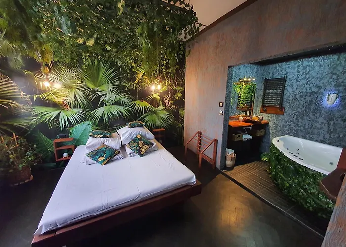 Tropicana Jacuzzi Apartment