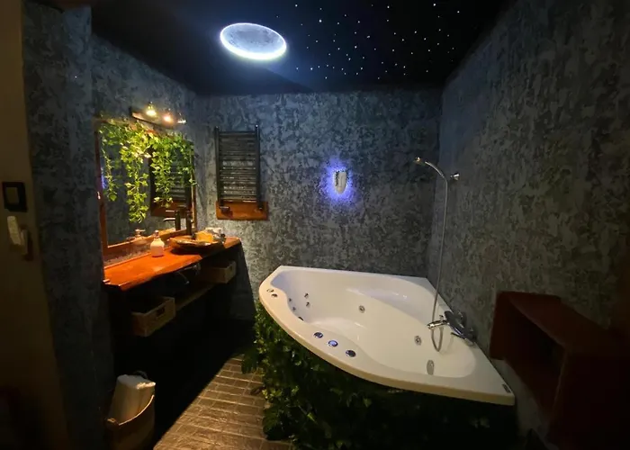 Tropicana Jacuzzi Apartment